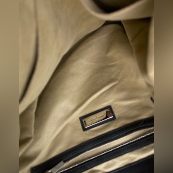 Jimmy Choo Black Leather shoulder Bag.
100% AUTHENTIC - Picture 10 of 10